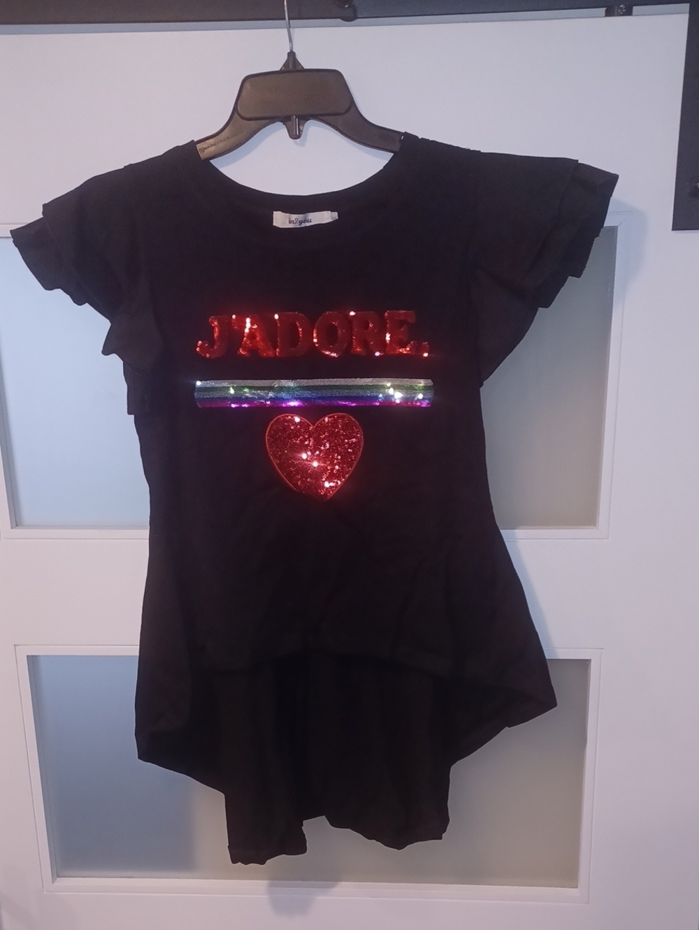 J'adore Graphic Printed Tee High Low Ruffle Sleeve Black Asymmetrical Top - Picture 2 of 2